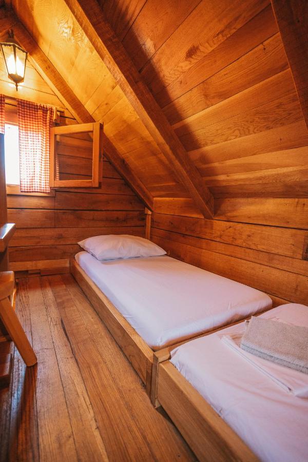 River Huts Zrmanja 奥布罗瓦茨 外观 照片
