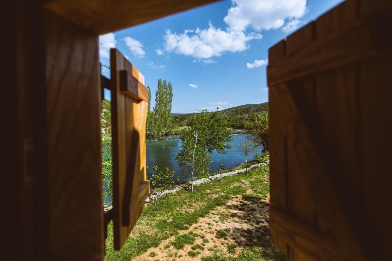 River Huts Zrmanja 奥布罗瓦茨 外观 照片