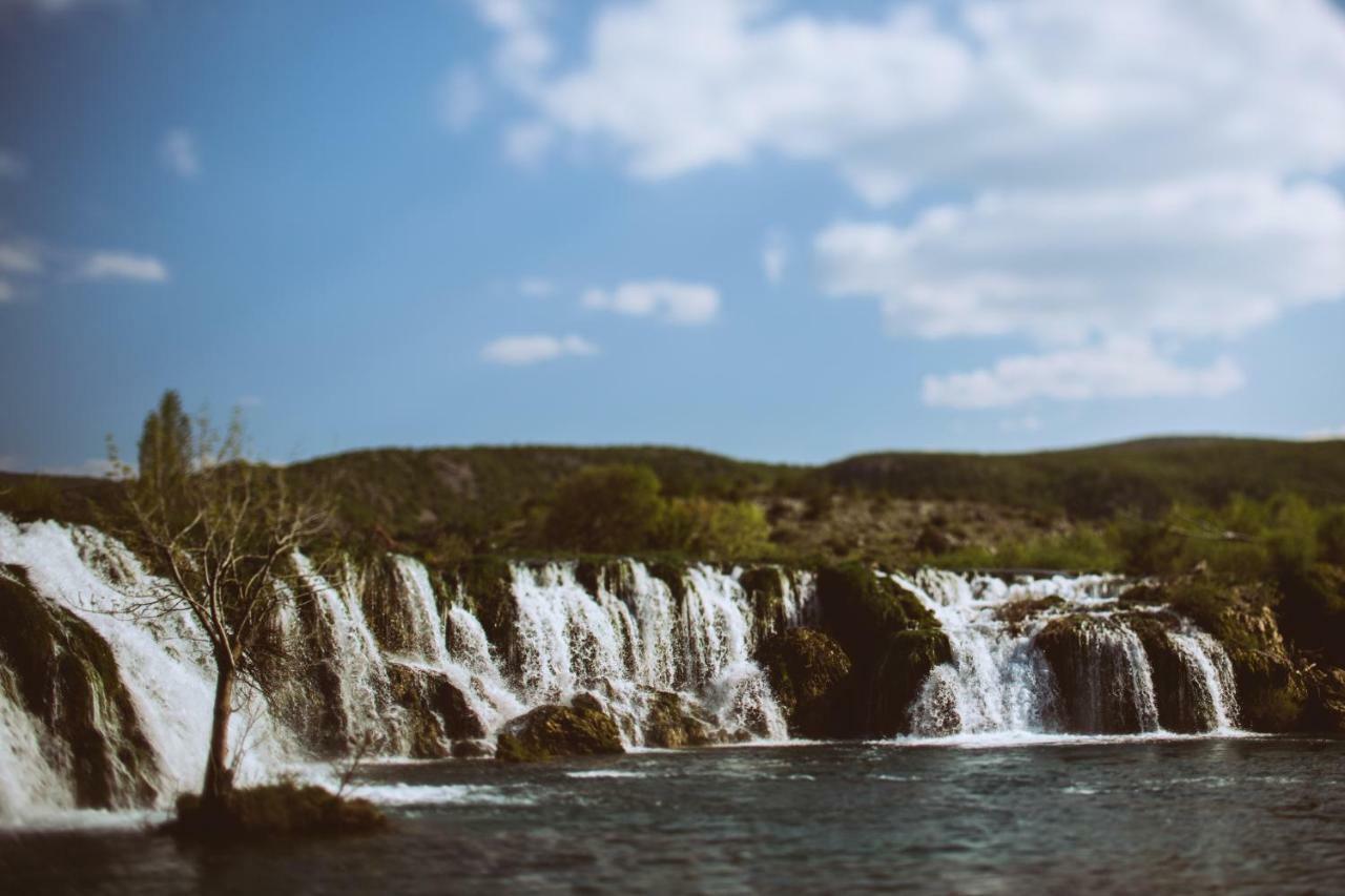 River Huts Zrmanja 奥布罗瓦茨 外观 照片